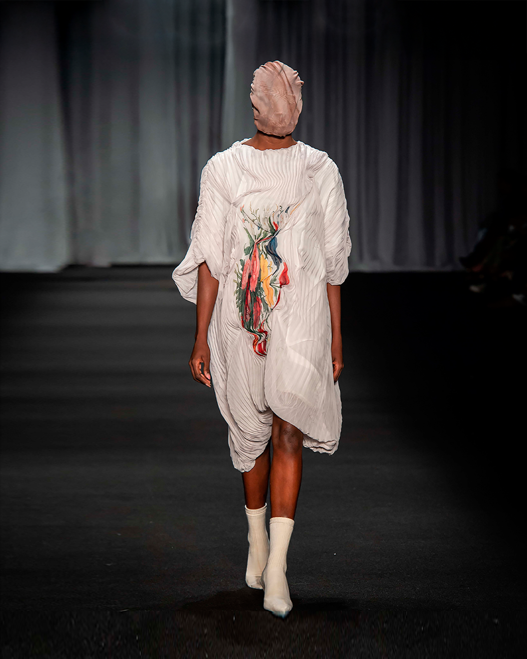 VESTIDO PLISADO MARFIL